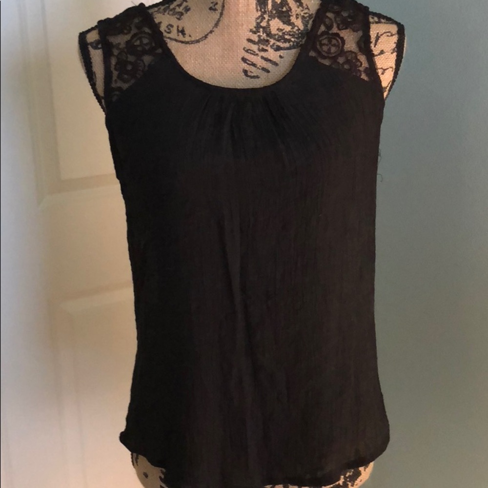 Gauzy and lacy summer goodness in this top!